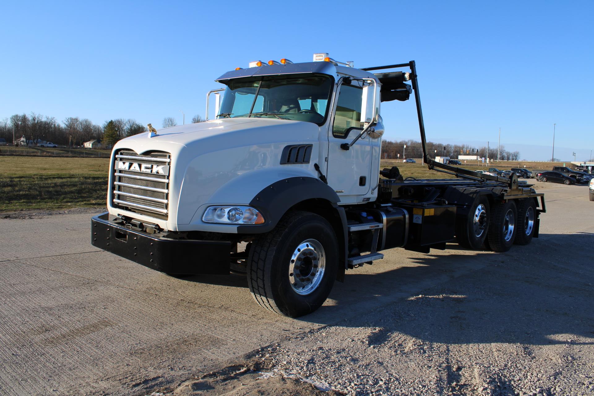 2023 Mack GR64B