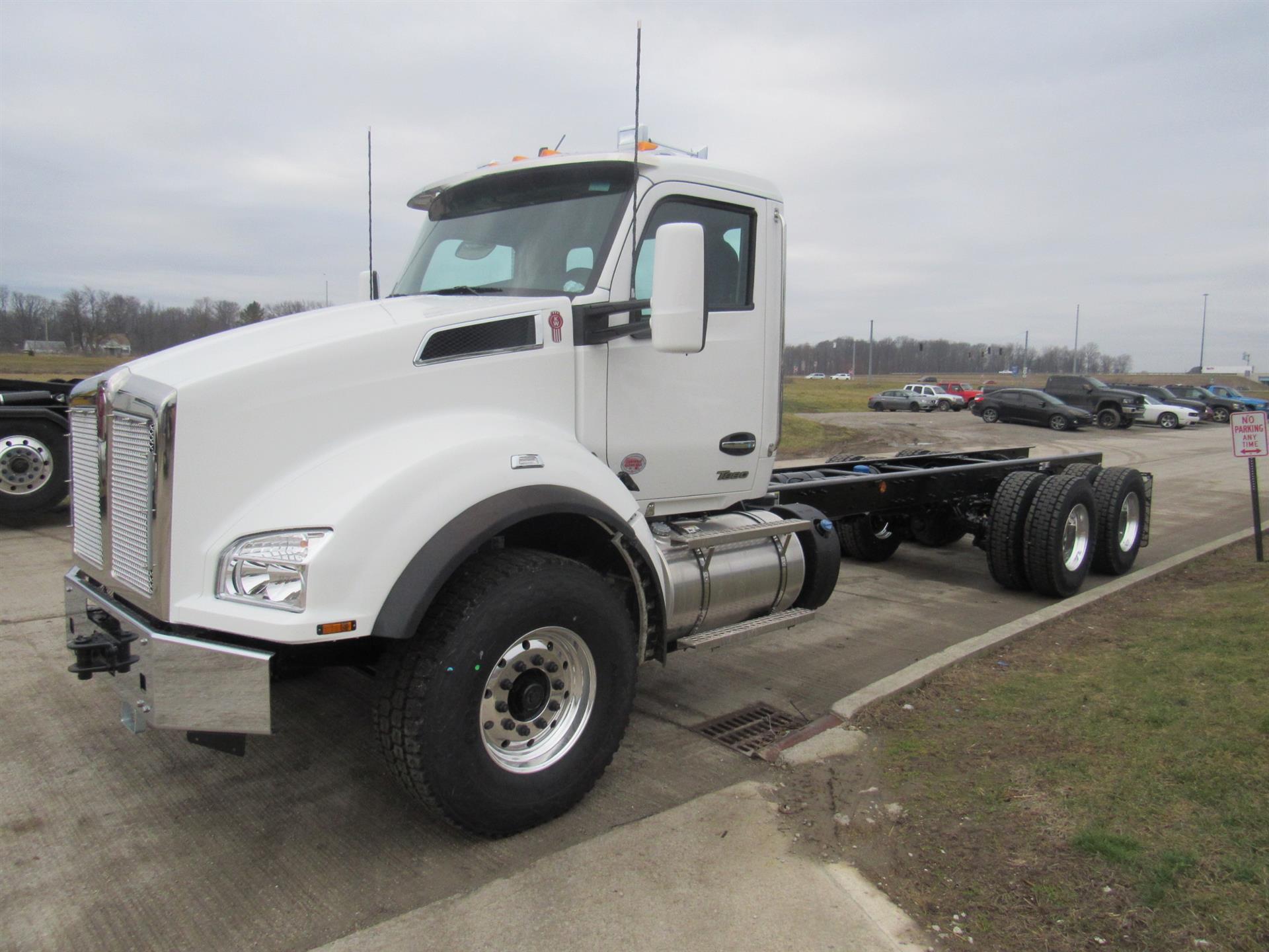 2025 Kenworth T880