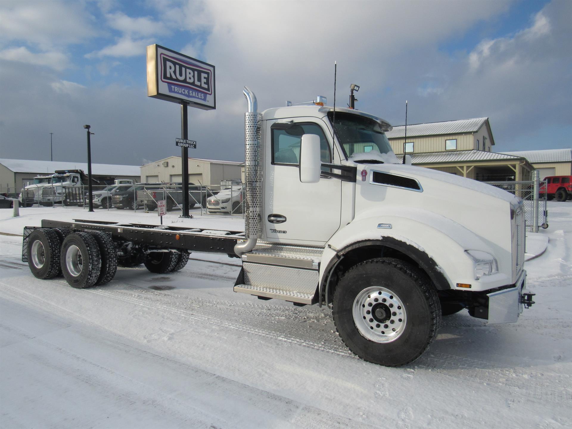 2025 Kenworth T880