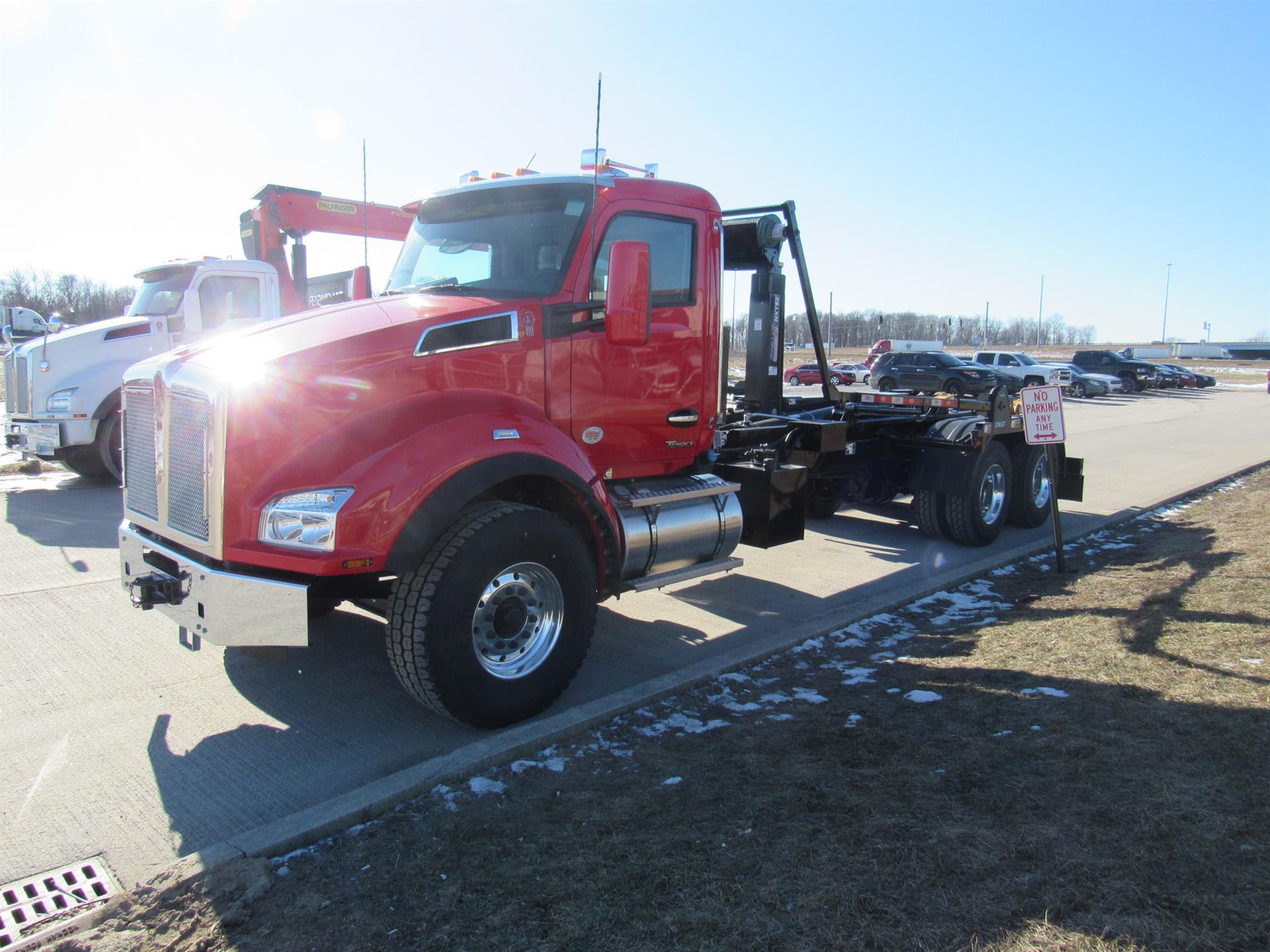 2025 Kenworth T880
