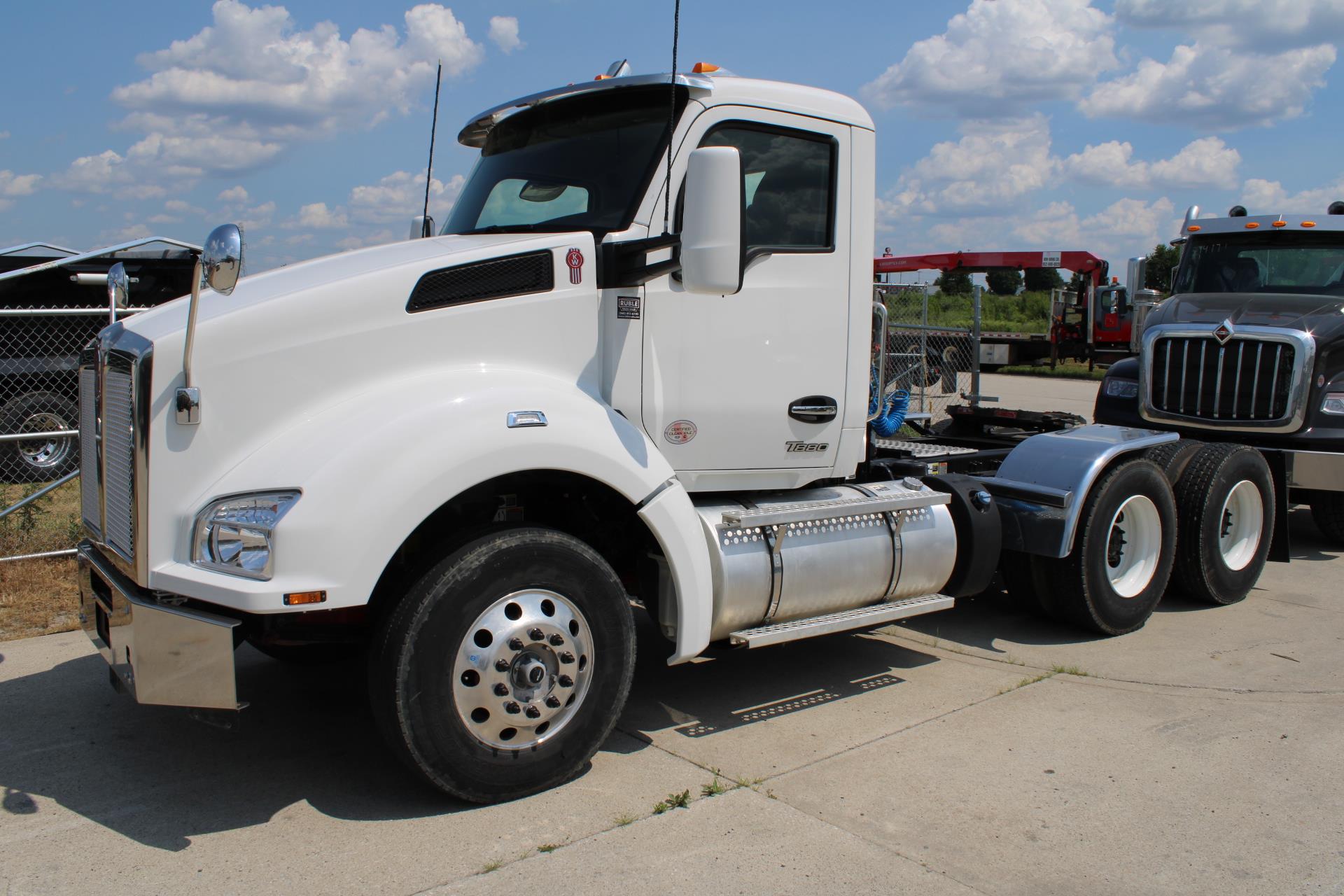 2024 Kenworth T880
