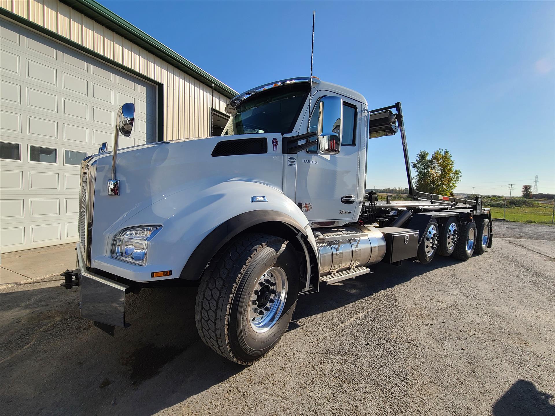 2023 Kenworth T880