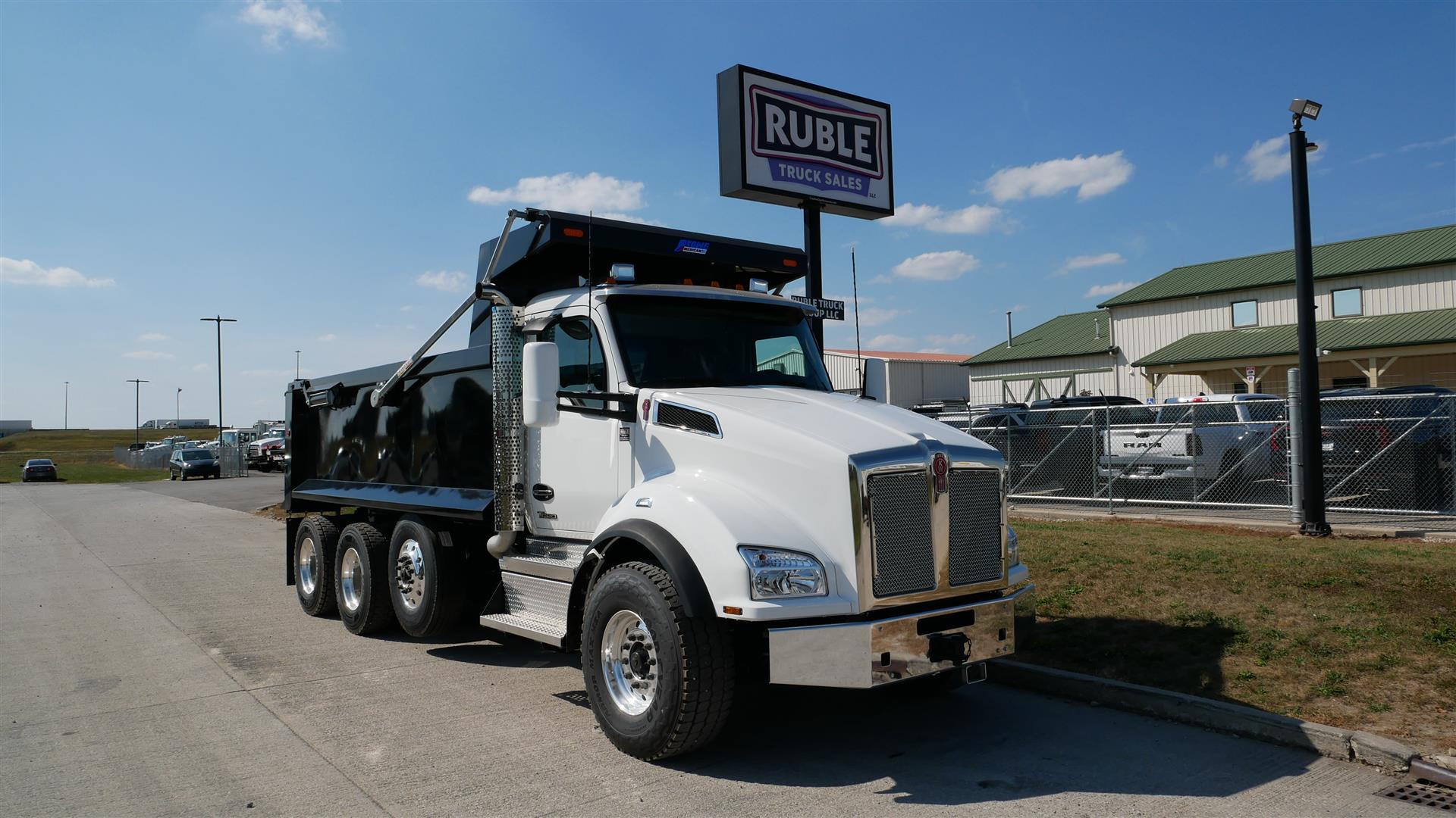 2025 Kenworth T880