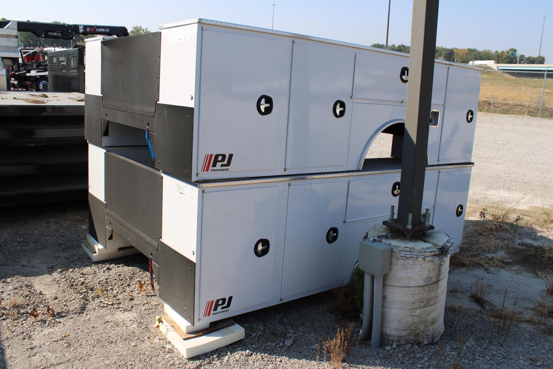 2024 PJ 11' Service Body