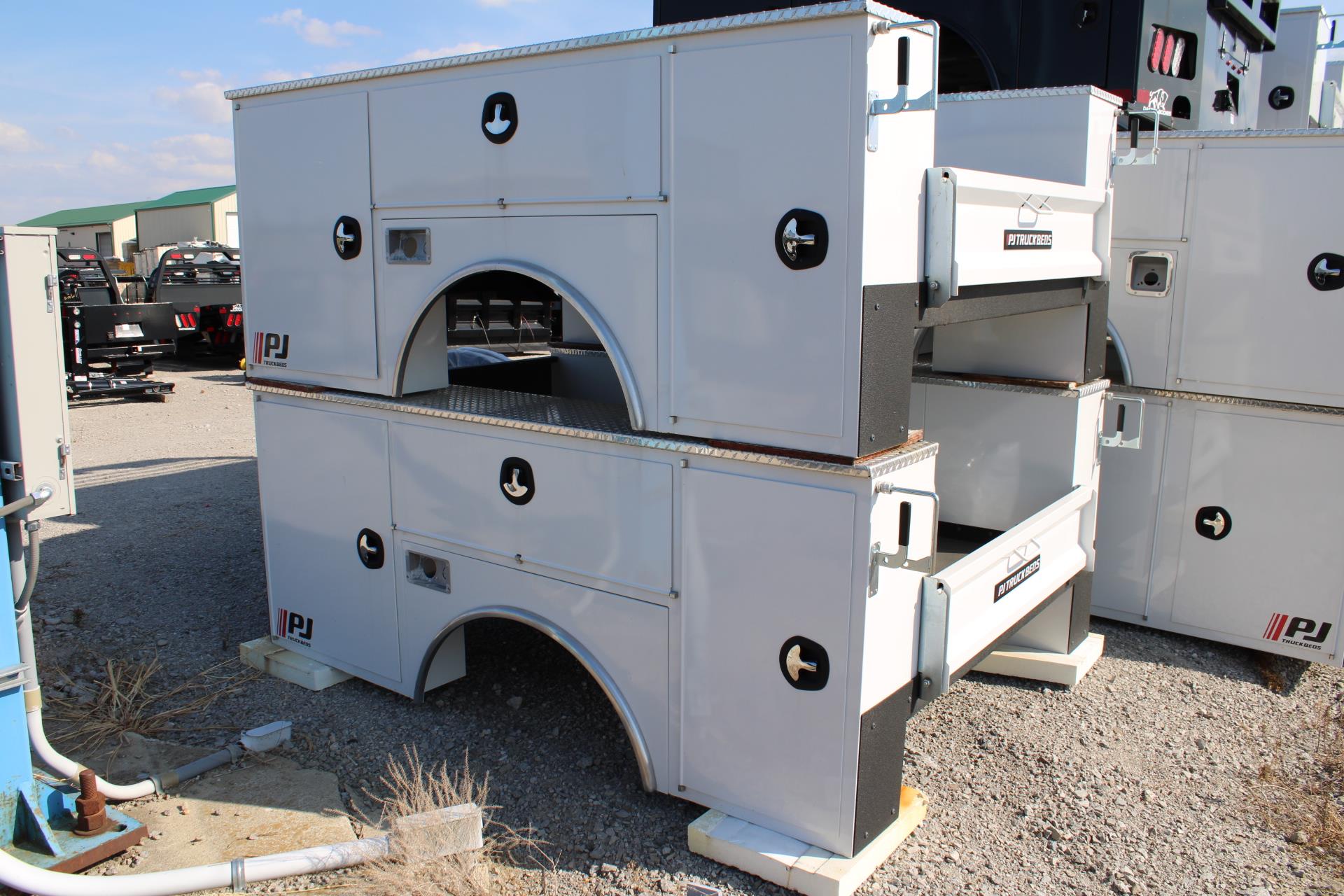 2025 PJ 8' Service Body