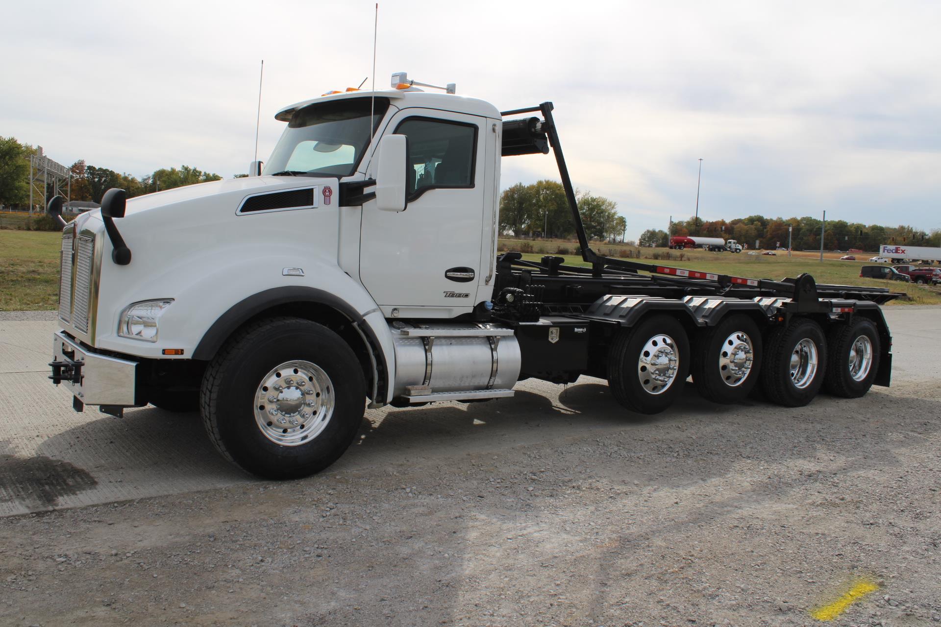 2023 Kenworth T880