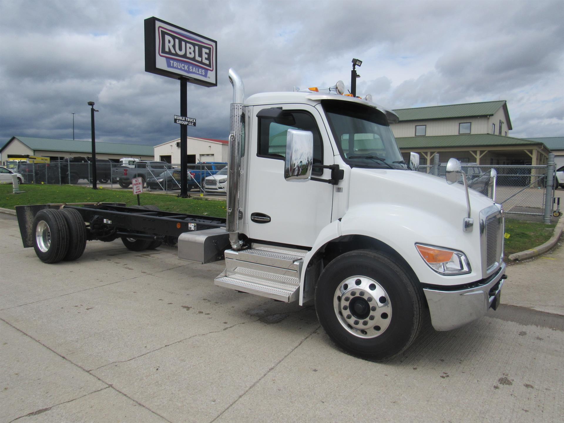 2025 Kenworth T380