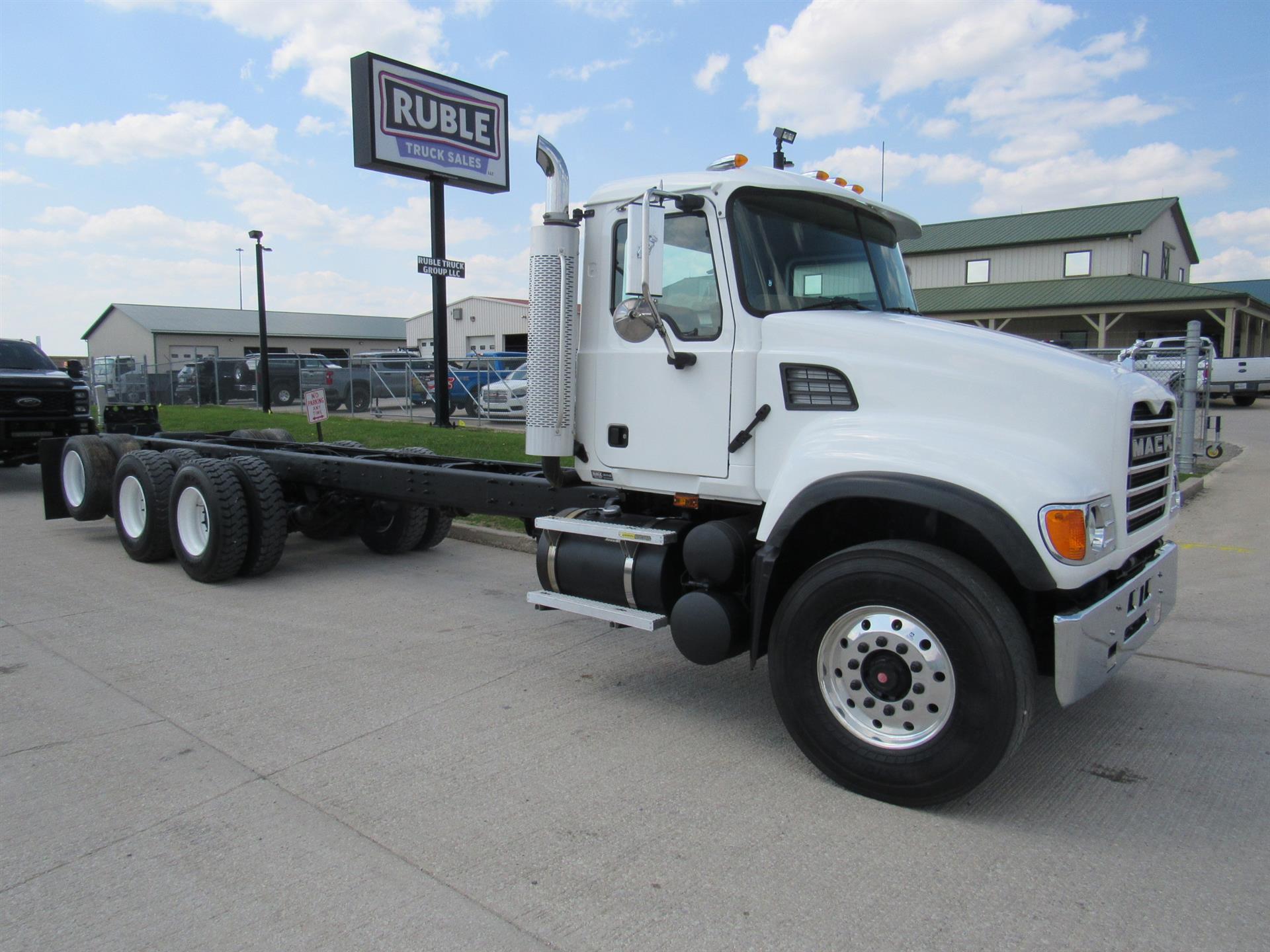2005 Mack CV713