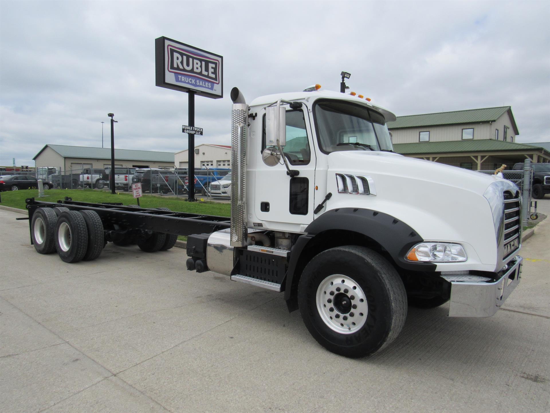 2013 Mack GU813