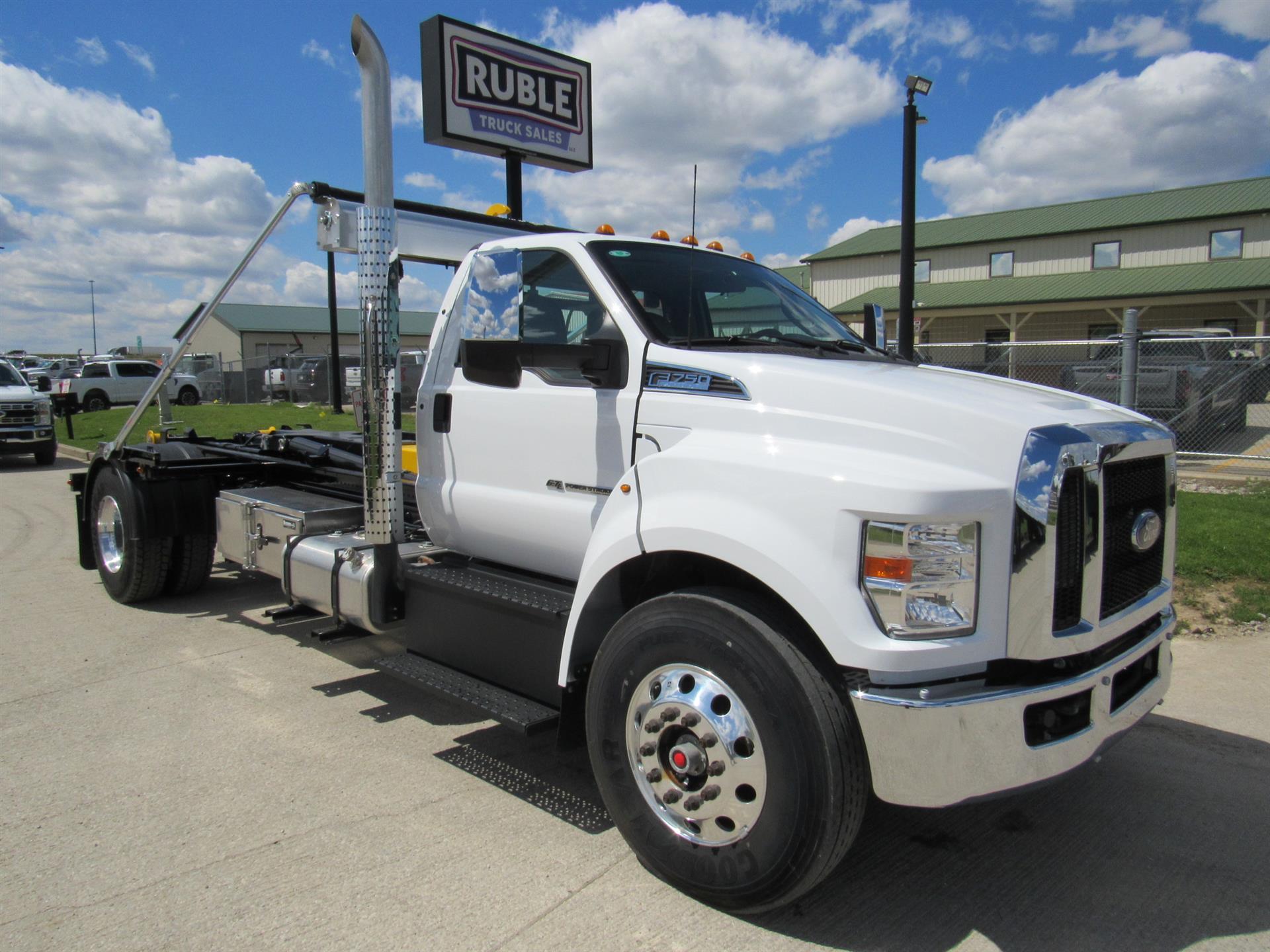 2025 Ford F750