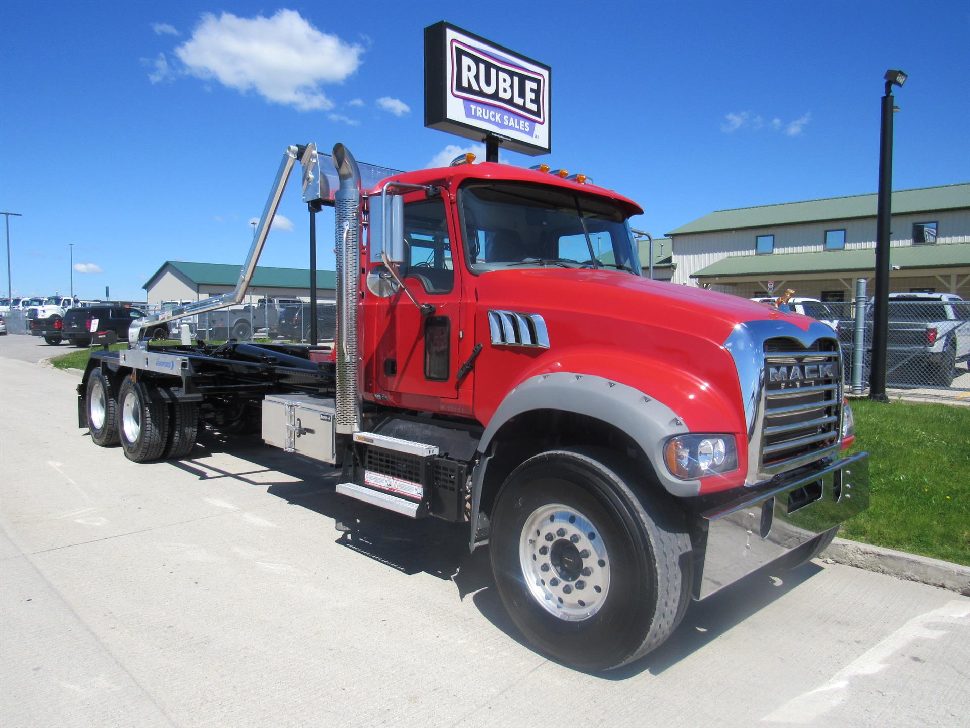 2020 Mack GR64F