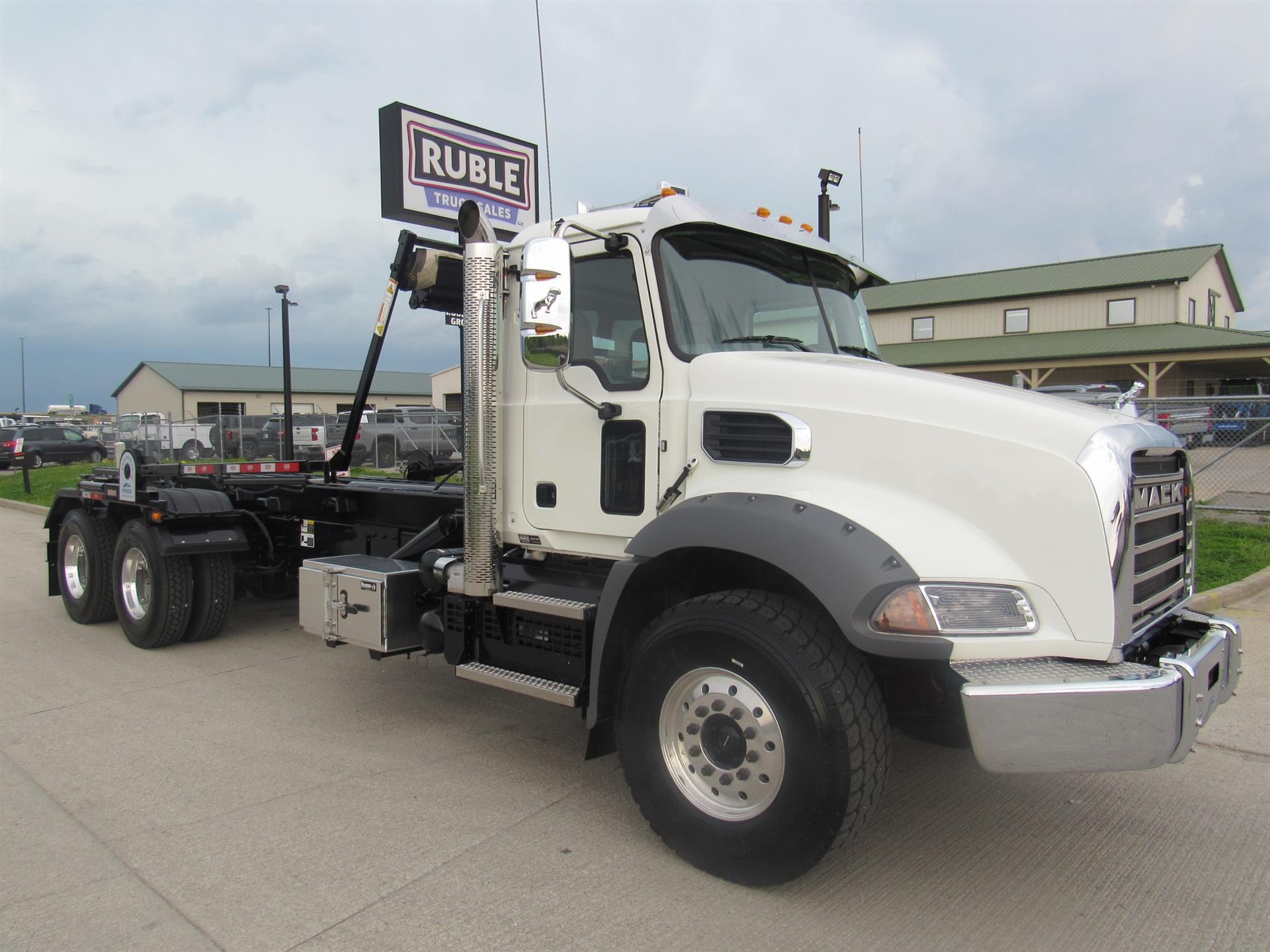 2026 Mack GR64B