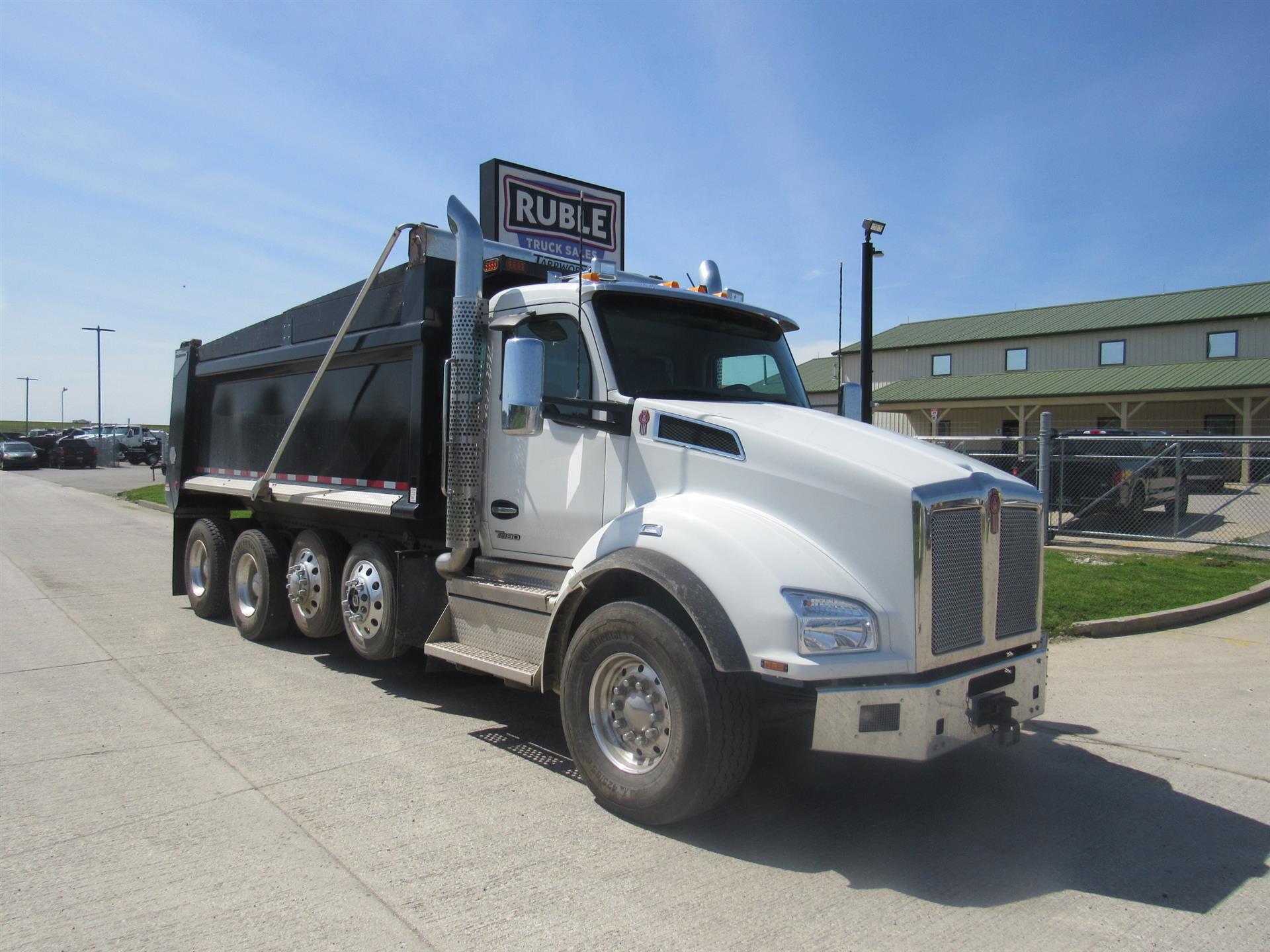 2025 Kenworth T880
