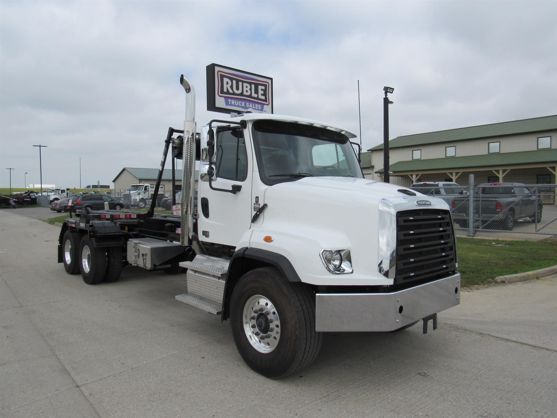 2026 Freightliner SD114