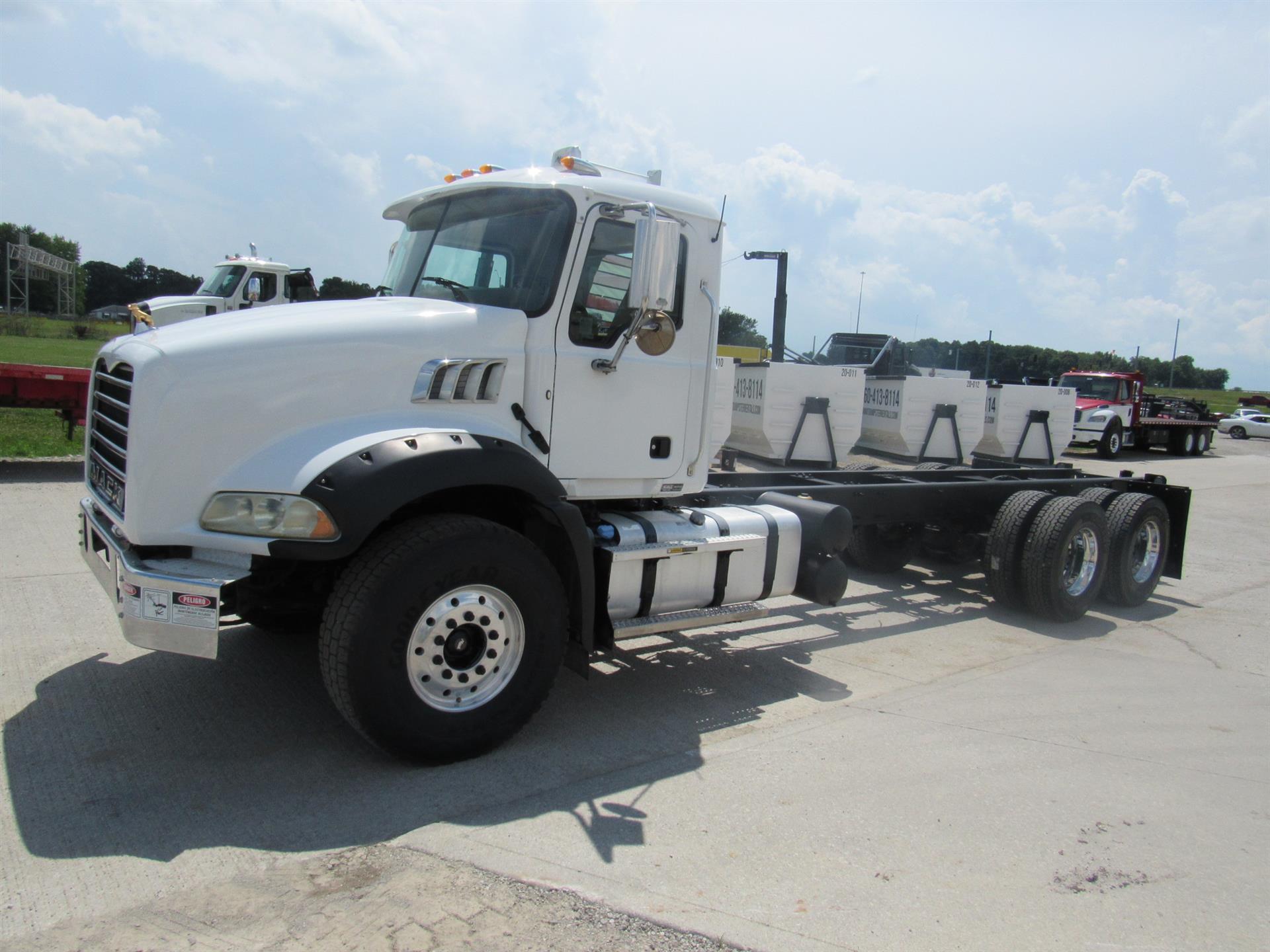 2013 Mack GU813
