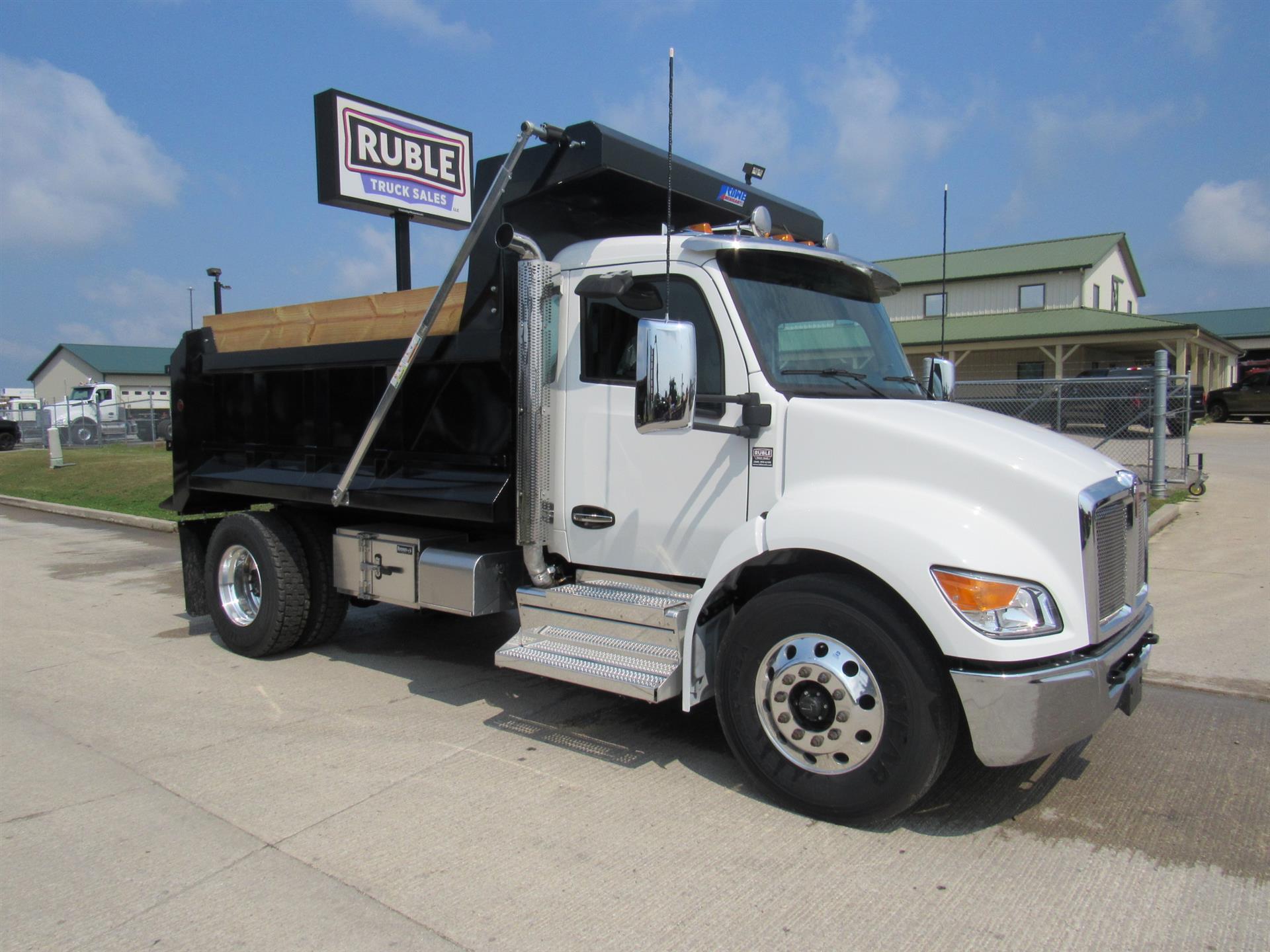 2025 Kenworth T280