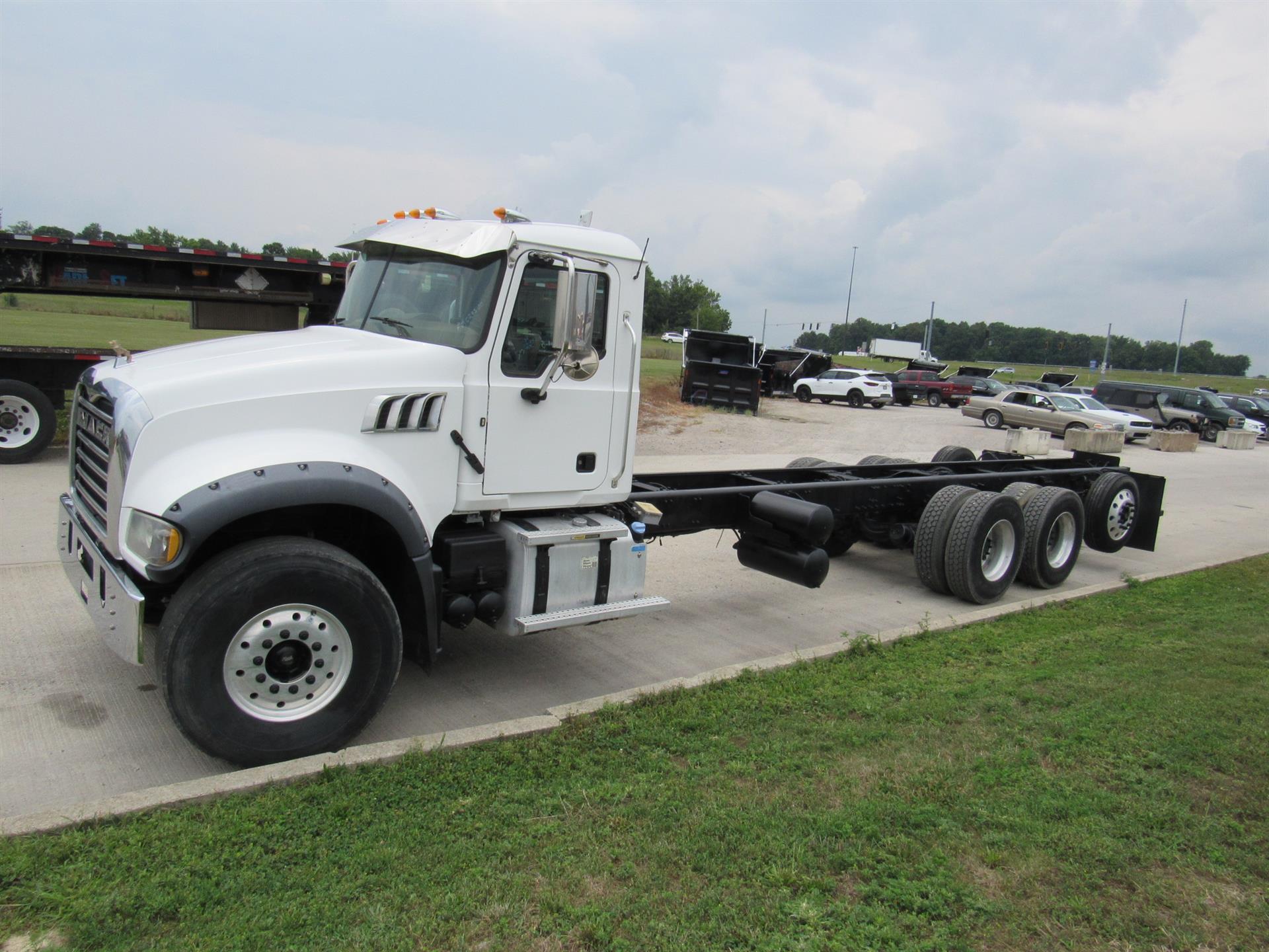 2015 Mack GU713