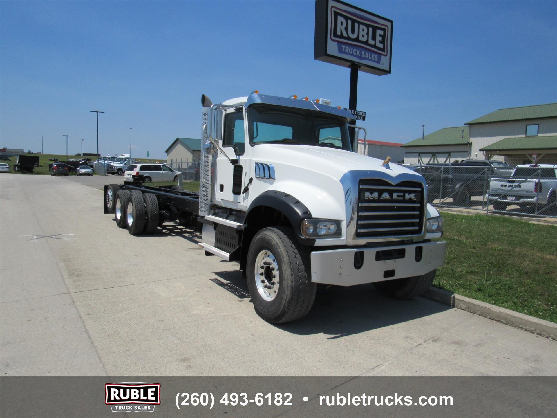 2015 Mack GU713