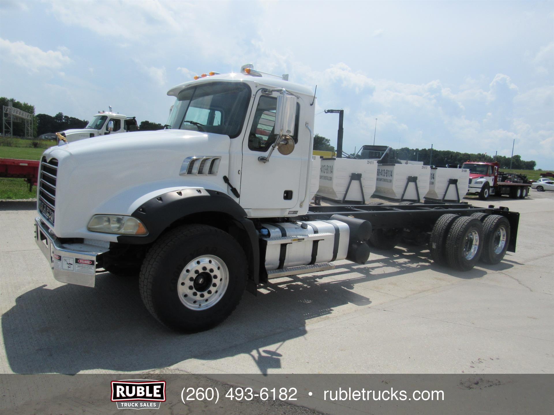 2013 Mack GU813