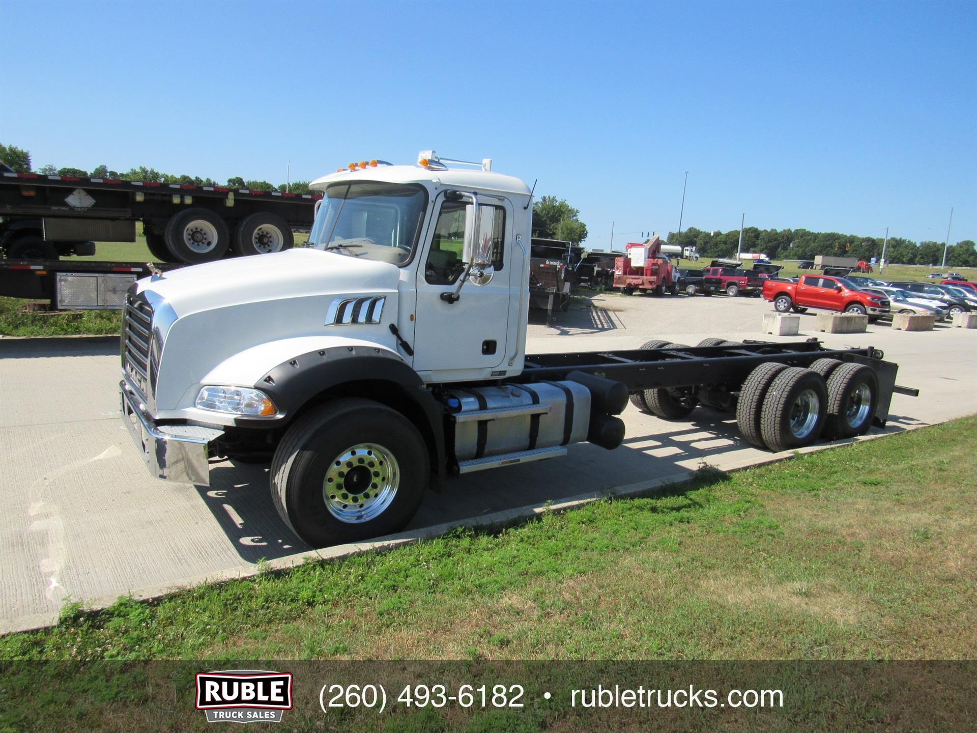 2013 Mack GU813