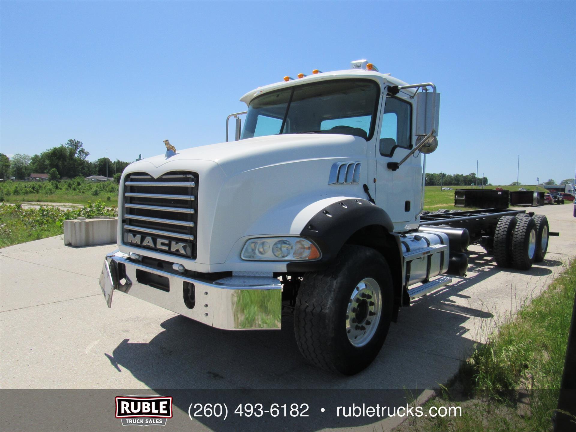 2013 Mack GU813
