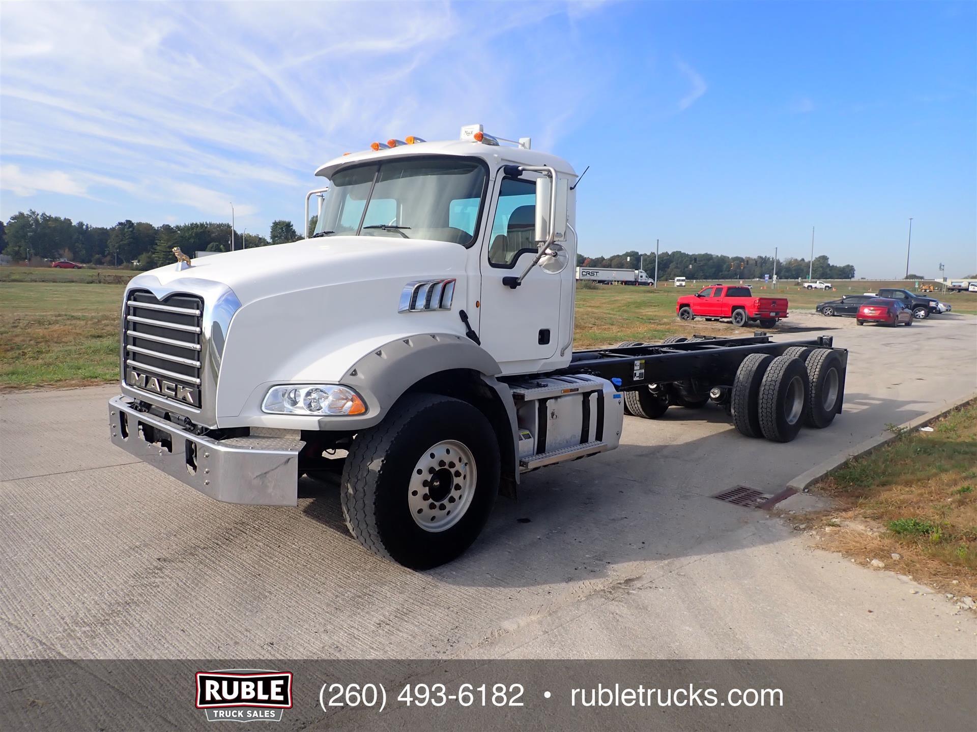 2013 Mack GU813