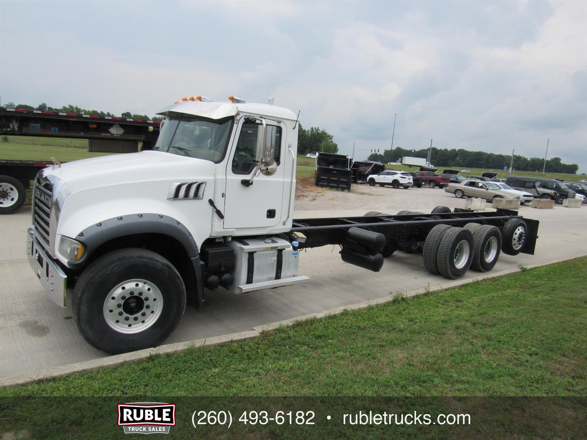2015 Mack GU713