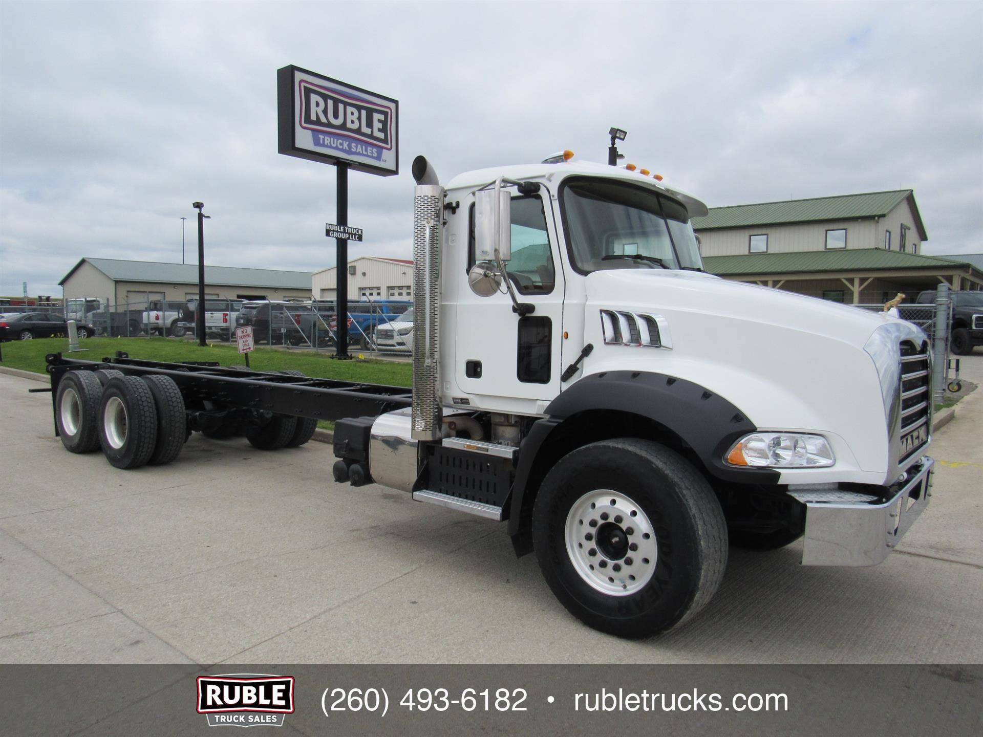 2013 Mack GU813