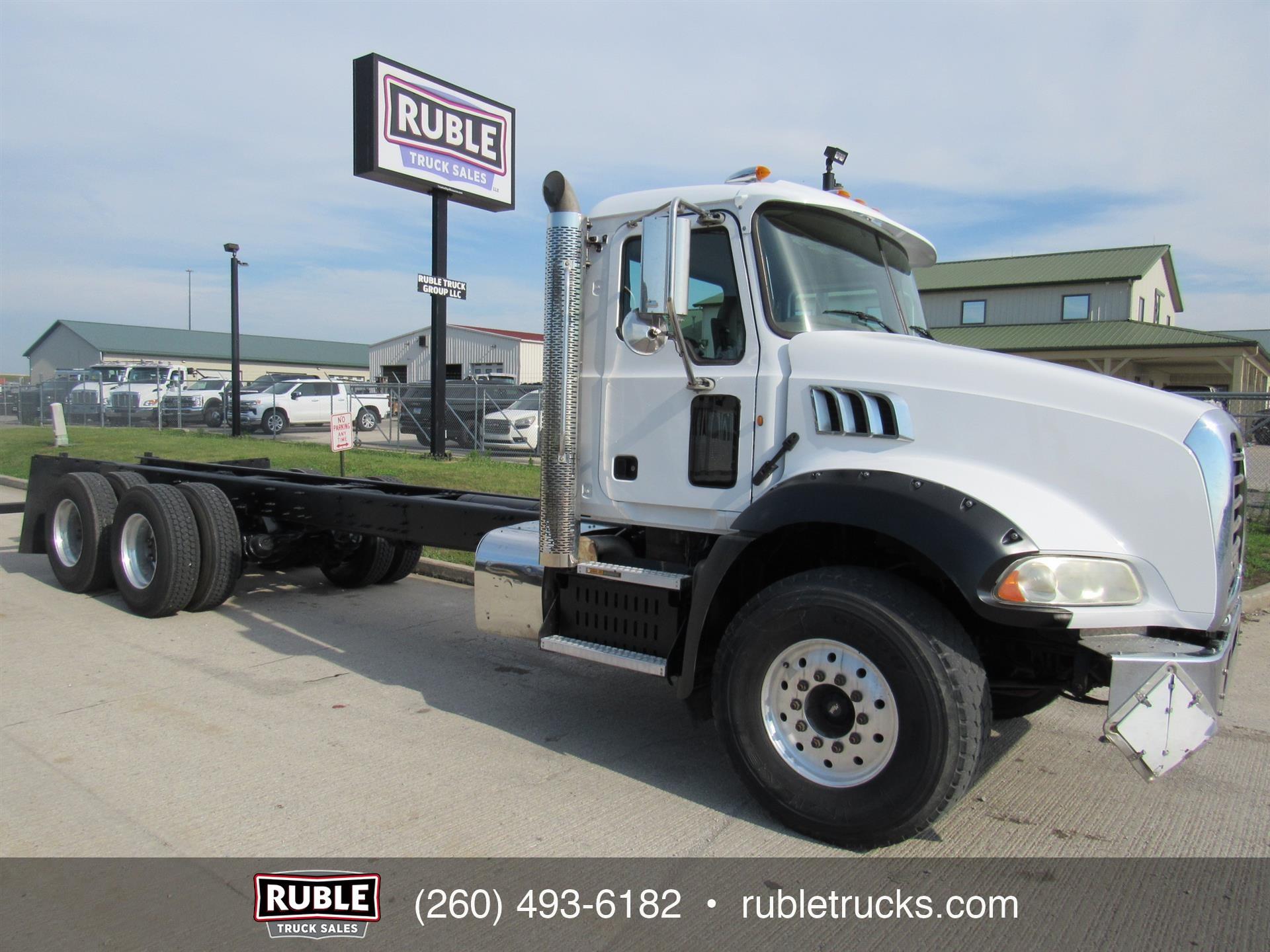 2012 Mack GU813