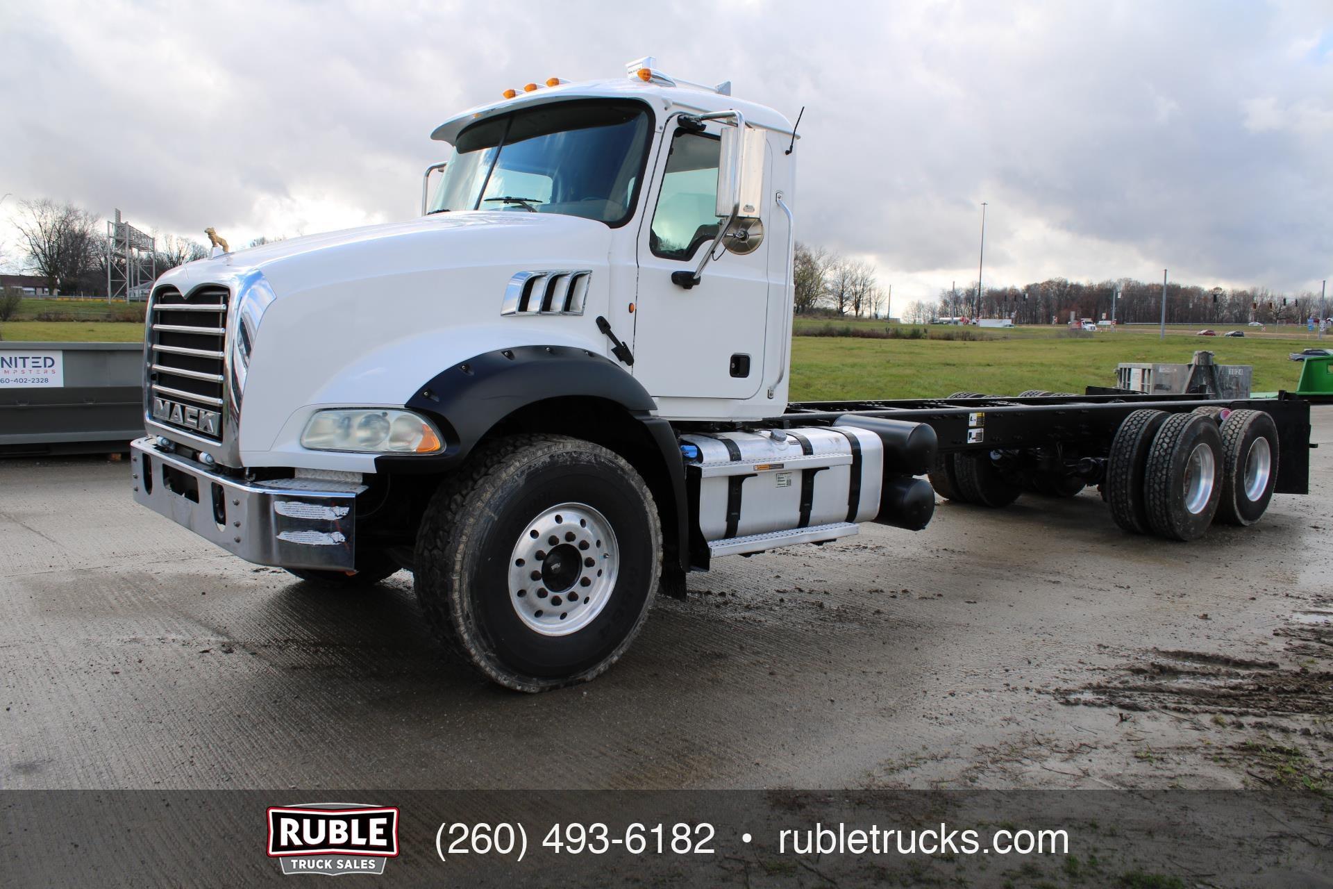 2013 Mack GU813