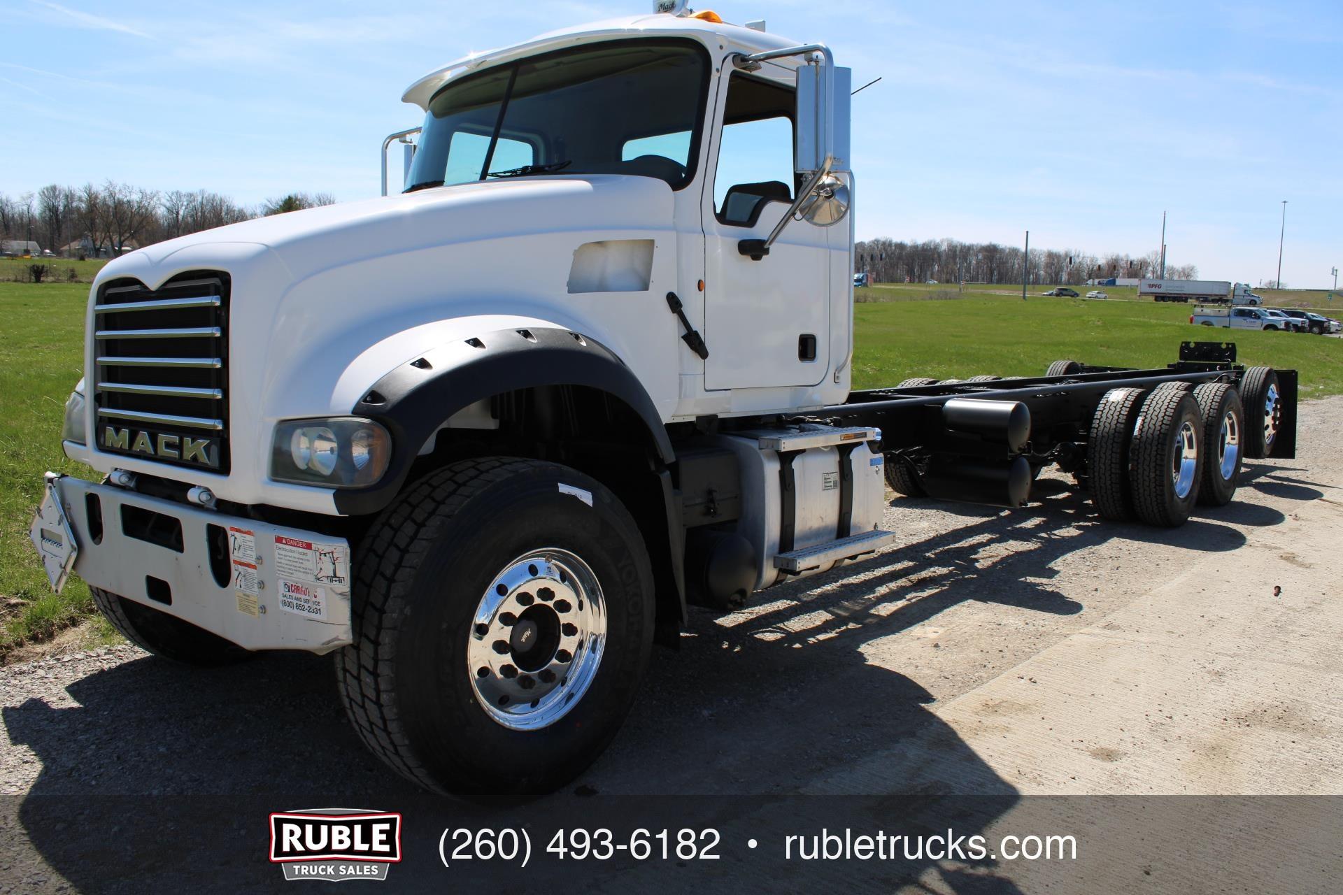 2013 Mack GU713