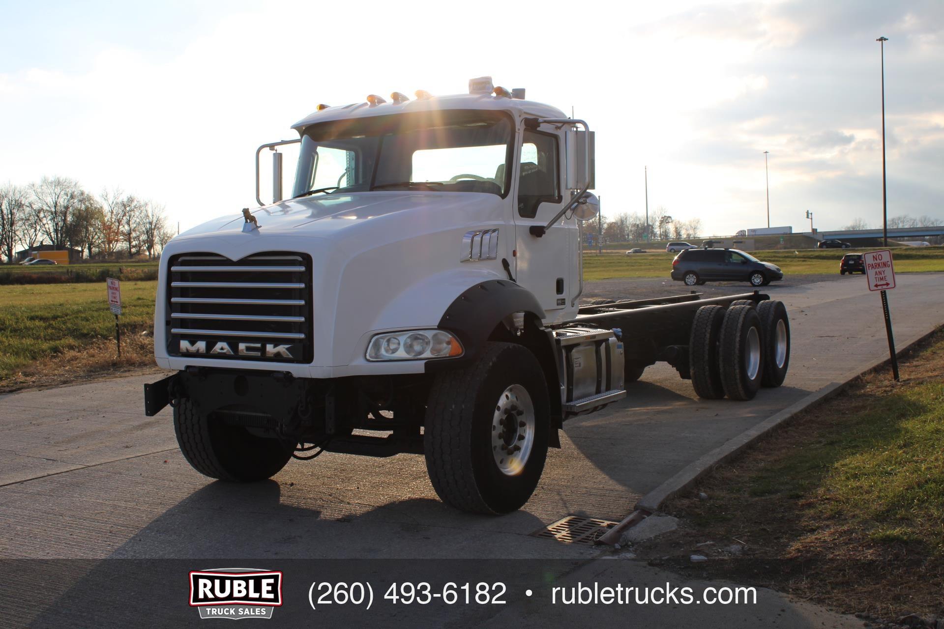 2013 Mack GU813