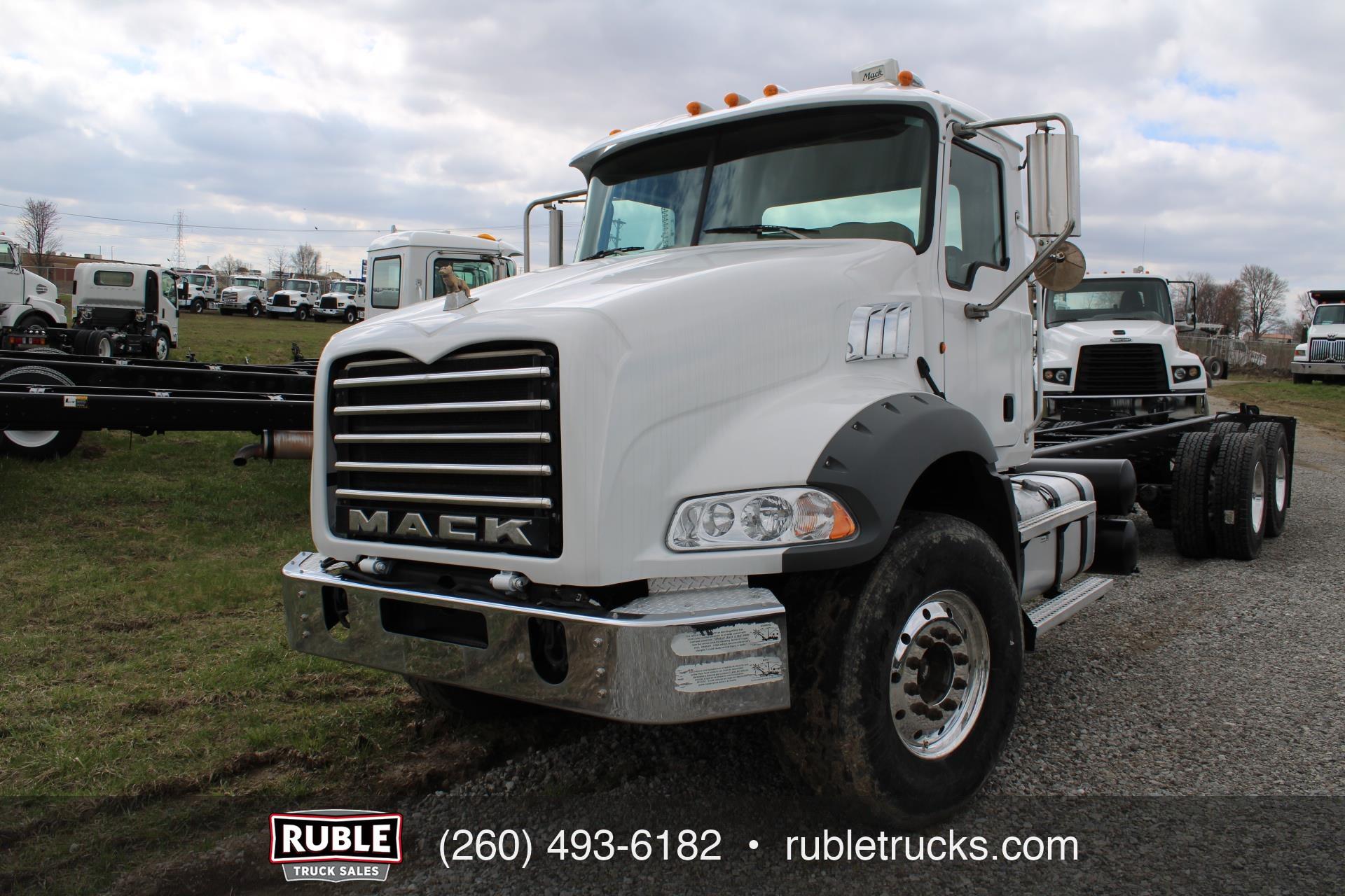 2013 Mack GU813