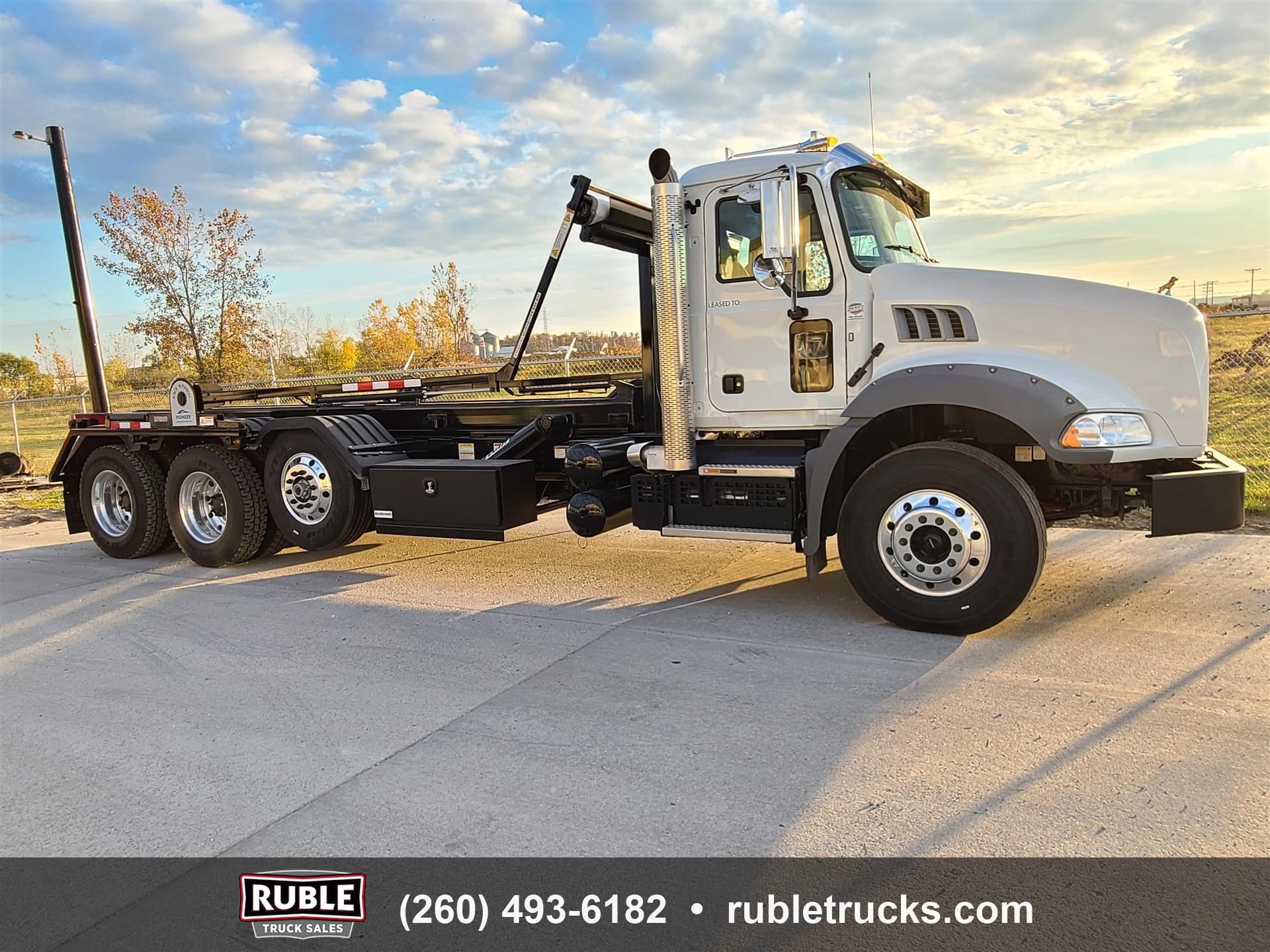 2023 Mack GR64B