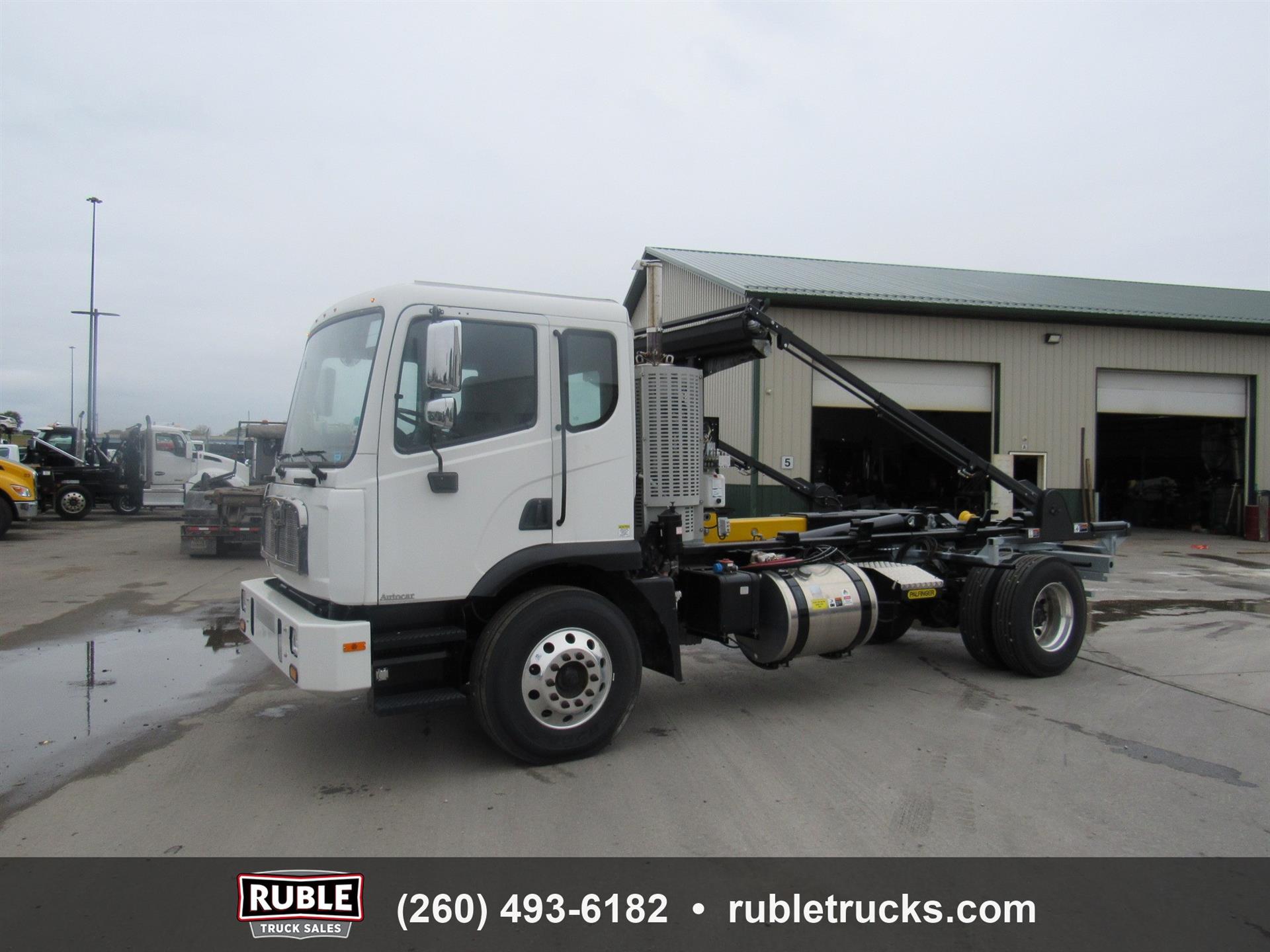 2024 Autocar ACMD42