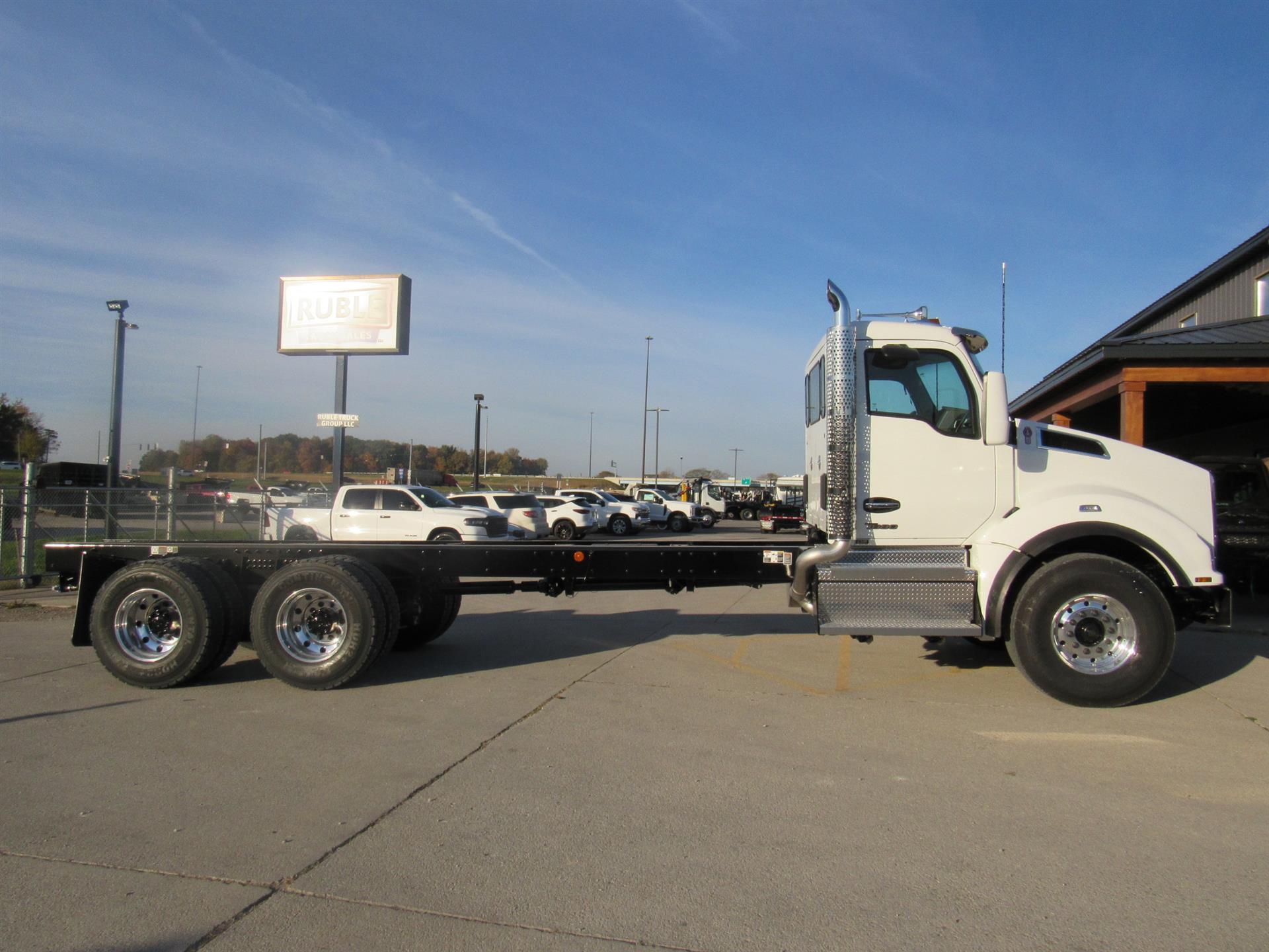 2027 Kenworth T880