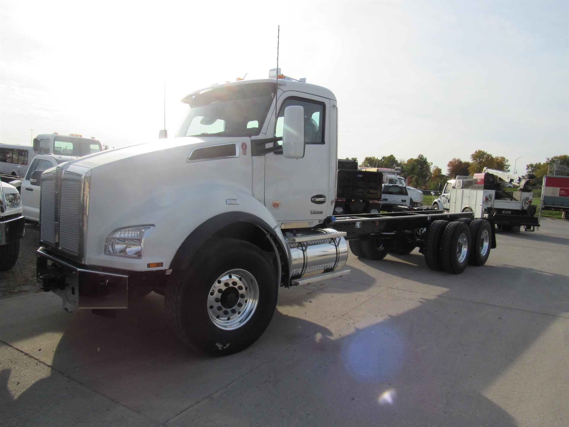 2027 Kenworth T880