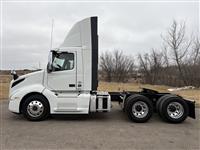 2025 Volvo VNL64T300