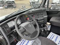 2025 Volvo VNR64T300