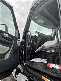2026 Volvo VNL64T860