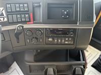 2024 Volvo VNL64T860
