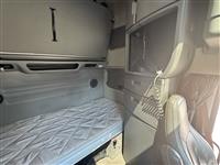 2019 Volvo VNL64T860