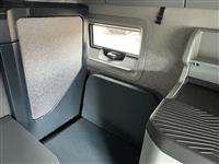 2025 Volvo VNL64T860