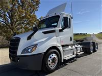 2021 Freightliner CA126
