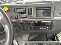 2020 Volvo VNL64T300