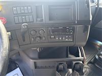 2022 Volvo VNL64T860