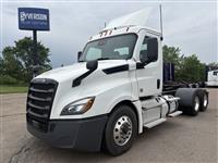 2021 Freightliner CA126