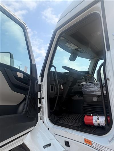 2027 Volvo VNR300