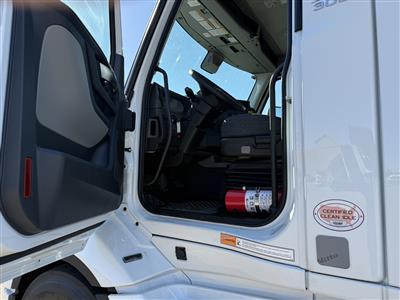 2027 Volvo VNR300
