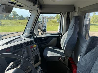 2027 Volvo VNR300